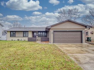 61 Kendal Rd, Elk Grove Village, IL 60007