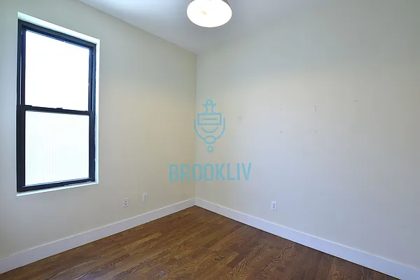 Rented by null | media 33