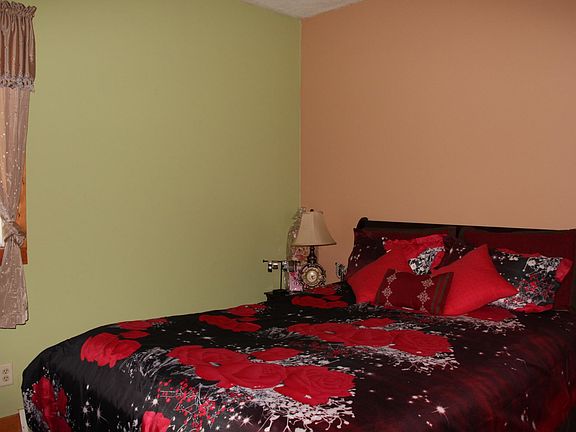 5th image of 1224 Saint Clair Ave