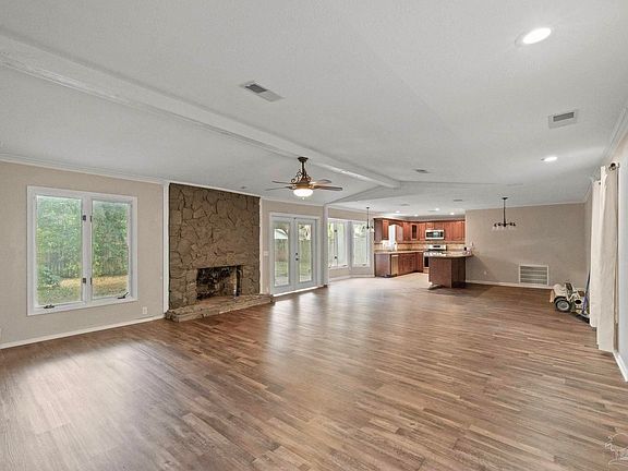 3rd image of 4035 Guinevere Dr