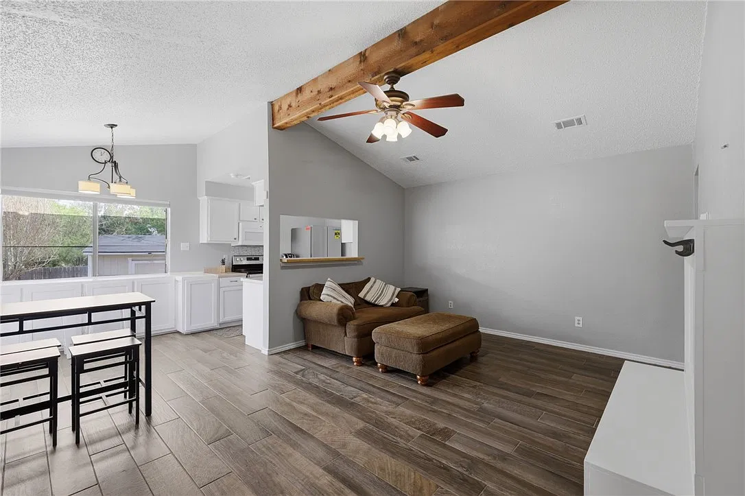 3 bed, 1208 sqft, $1,750 — Photo 4