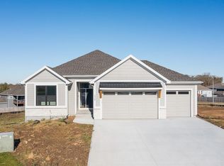 4480 145th Ter, Basehor, KS 66007