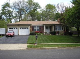 26 Colleen Cir, Ewing, NJ 08638