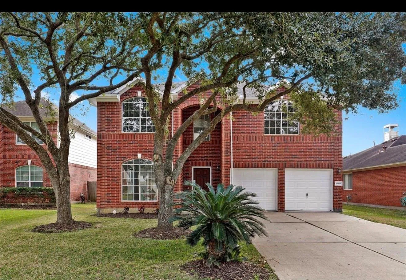 4 bed, 2.5 bath, 2319 sqft, $2,500 — Photo 1