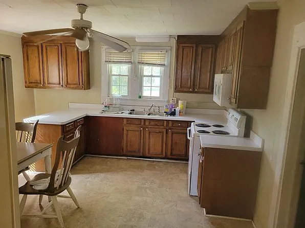 400 W Center St, Center St, NC 27813