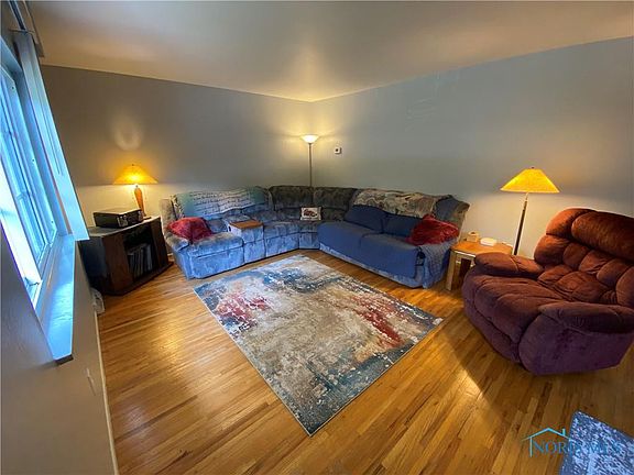 3rd image of 6036 Katherine Ave