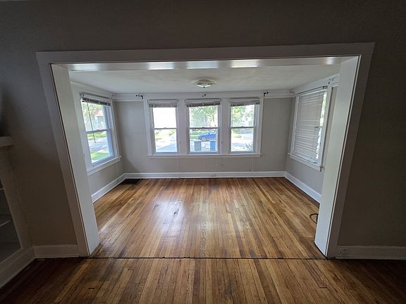 3rd image of 1256 Marlowe Ave