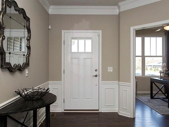 2nd image of 1916 Leisure Ln