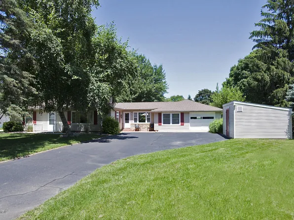 1053 Bloomfield Ave, Plainwell, MI 49080