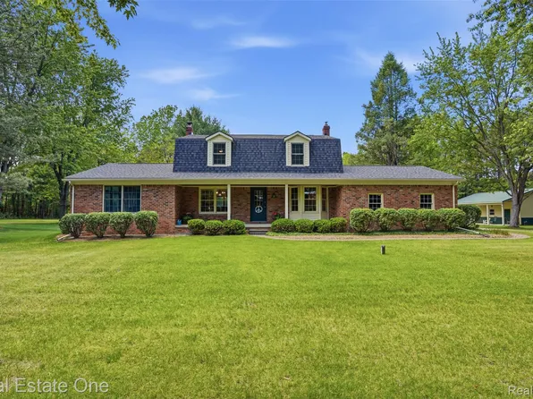 1765 Rowe Rd, Milford, MI 48380