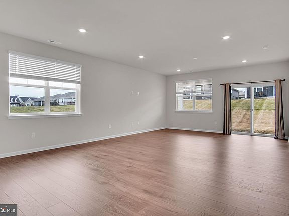 3rd image of 6 Grand Overlook Dr