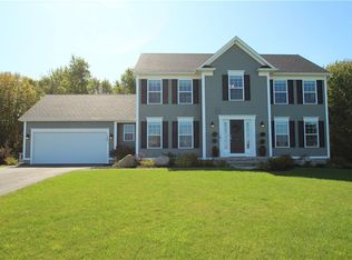 1581 Barrow Hl, Webster, NY 14580