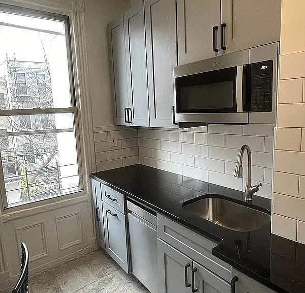 83 Cornelia St #3 — Photo 8