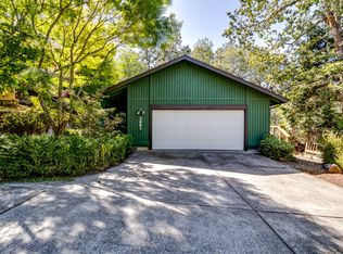 3061 Whitbeck Blvd, Eugene, OR 97405