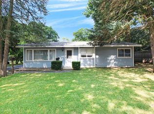 34 Greenbriar Rd, Montgomery, IL 60538