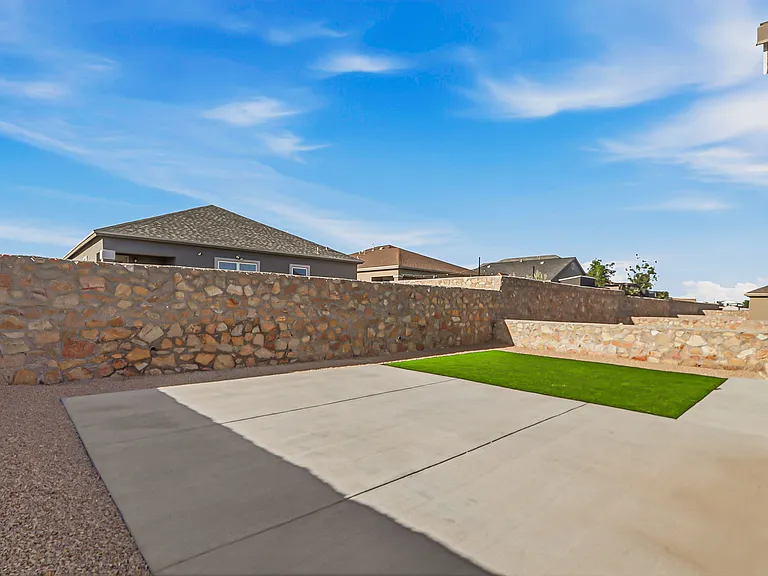 13745 Lago Vista Ave — Photo 27