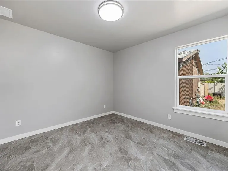 254 Monroe St — Photo 18
