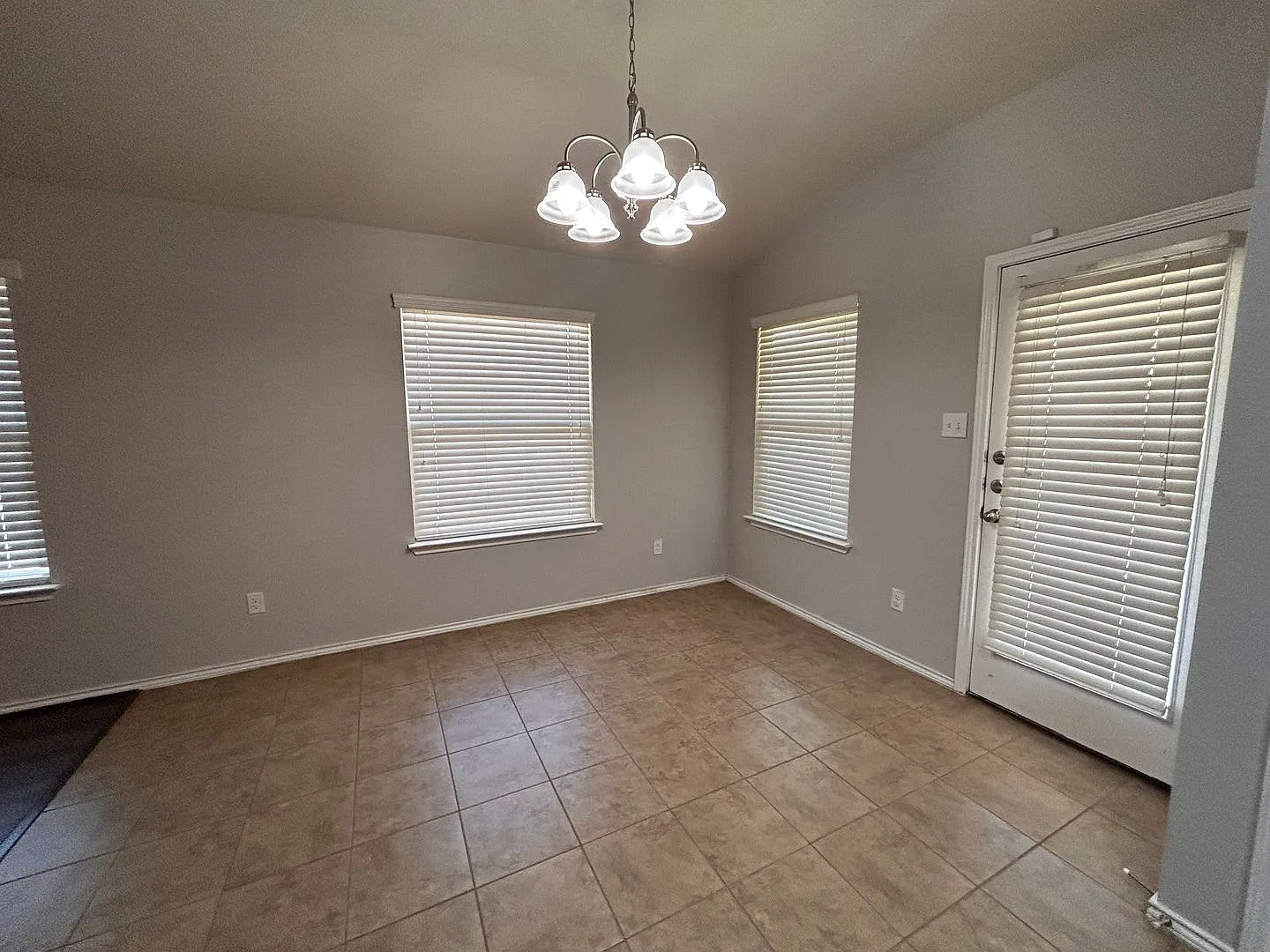 Available for immediate move in! Katy Creek Cutie! — Photo 4