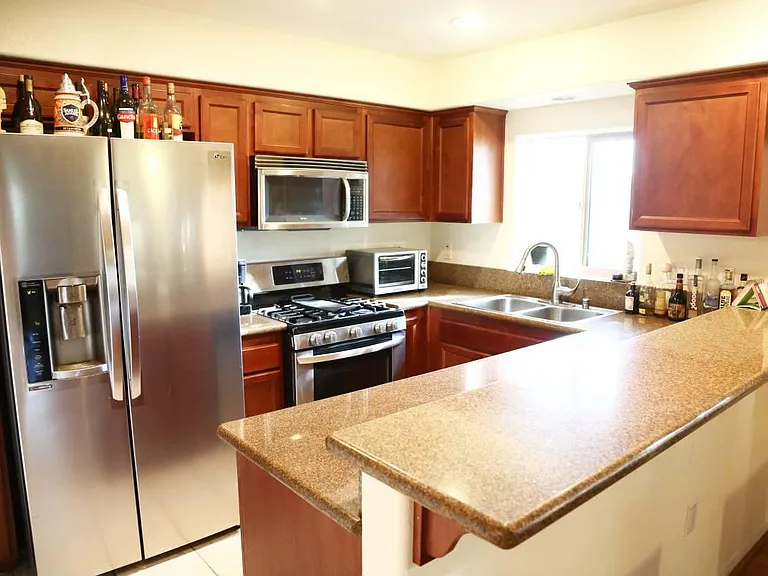 4402 Fanuel St — Photo 11