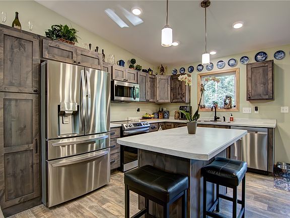3rd image of 16572 W Ridgerock Road