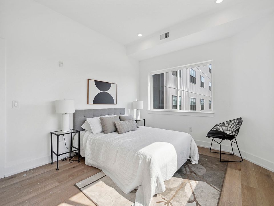 1st image of 3041 Richmond St #107