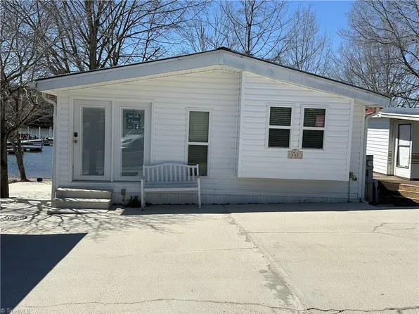 101 Dogwood Cir, New London, NC 28127