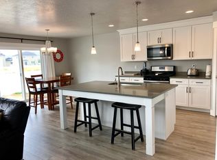 903 W McKenna Rd, Bluffdale, UT 84065