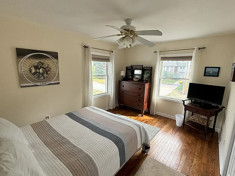 Third Bedroom- Queen Bed