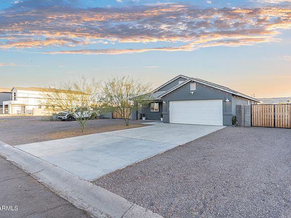 4th image of 2759 E PUEBLO Avenue