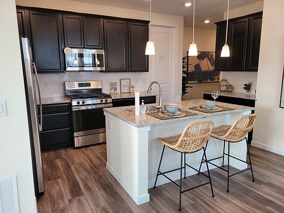 Kitchen, all appliances and Pantry