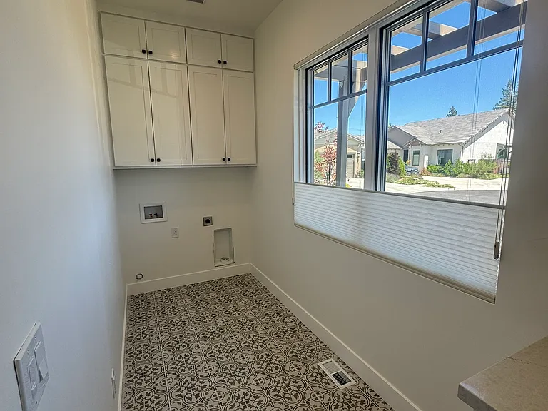 320 Cecile Ct — Photo 23