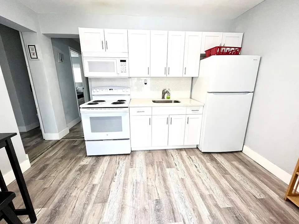 824 NE 11th Ave