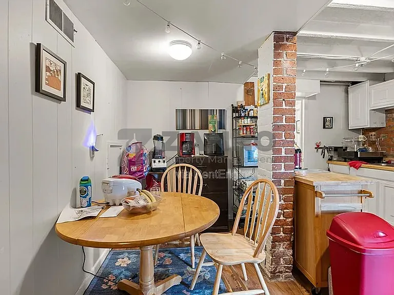 35 Bowen St #A — Photo 5