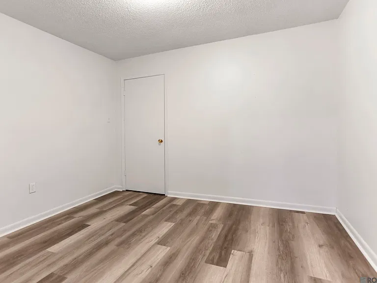 309 Hewitt Rd #B — Photo 6