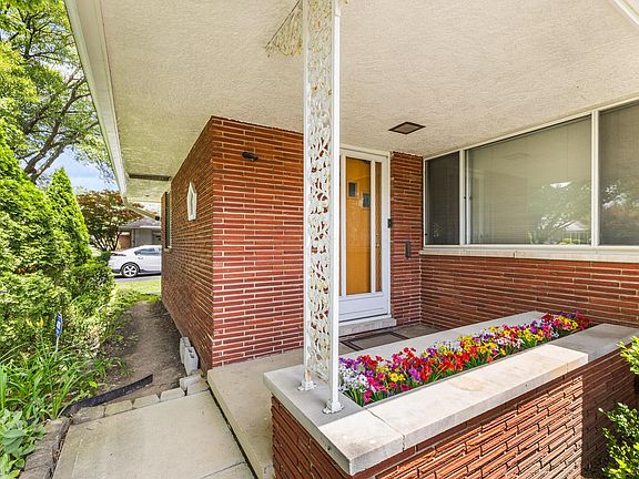 2nd image of 1470 Cottingham Ct E