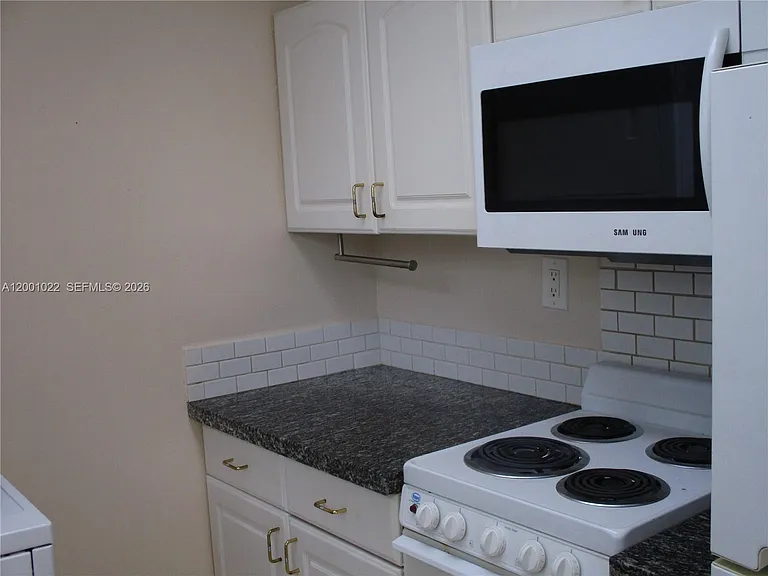 1949 Taylor St #9 — Photo 4