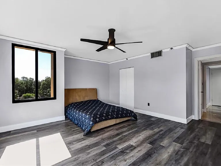 7550 Hinson St — Photo 9