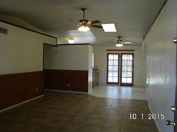 ENTRY AND LIVING ROOM_11032015