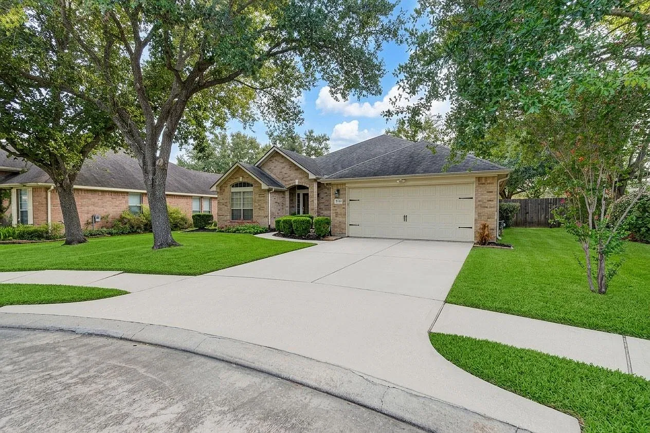 4 bed, 2.5 bath, 2957 sqft, $2,900 — Photo 2
