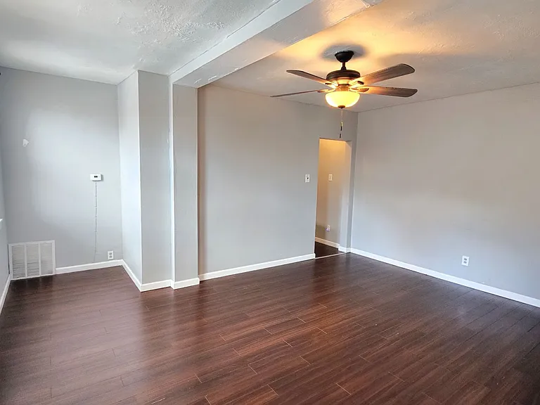 2717 Jane St — Photo 3