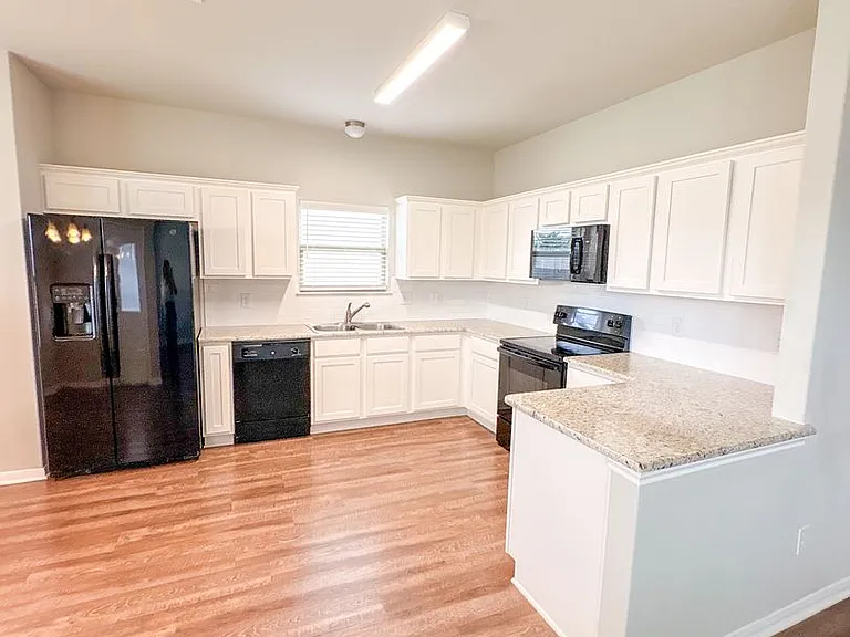 7507 Park Mdw — Photo 3