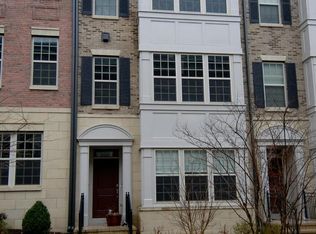 608 Overlook Park Dr, Oxon Hill, MD 20745