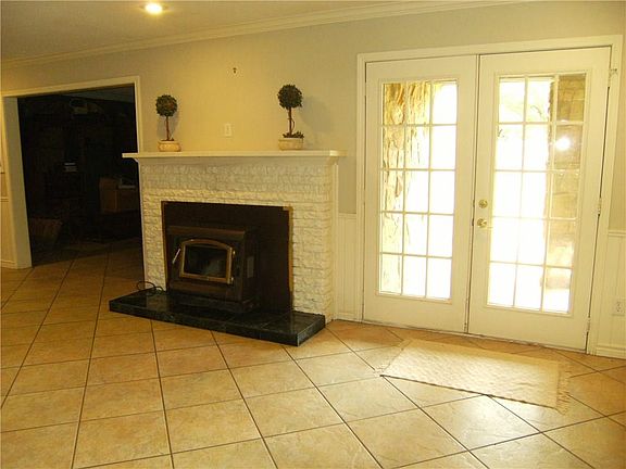 4th image of 1874 Elmwood Dr
