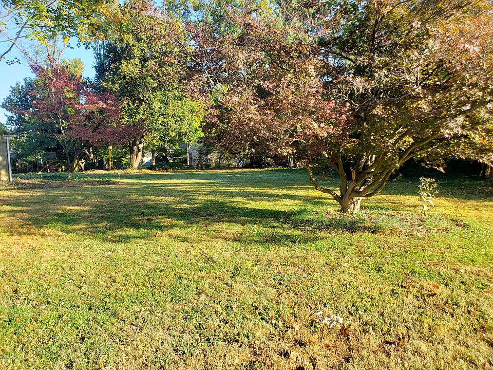 1st image of 407A Club Ln