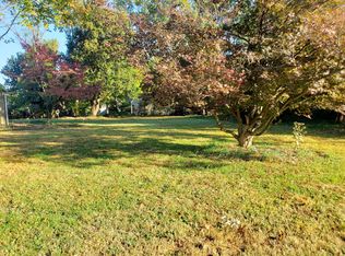 407A Club Ln, Louisville, KY 40207