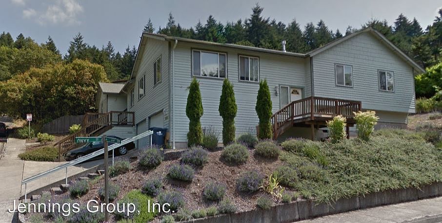2nd image of 3805 Onyx St