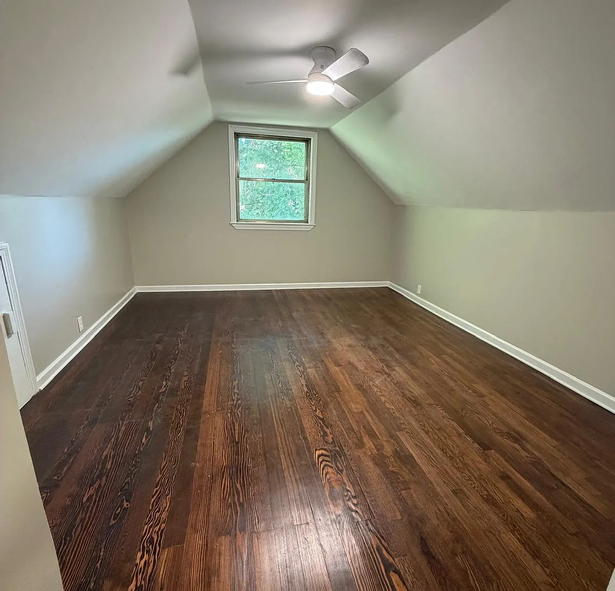 4 bed, 1184 sqft, $2,100 — Photo 4