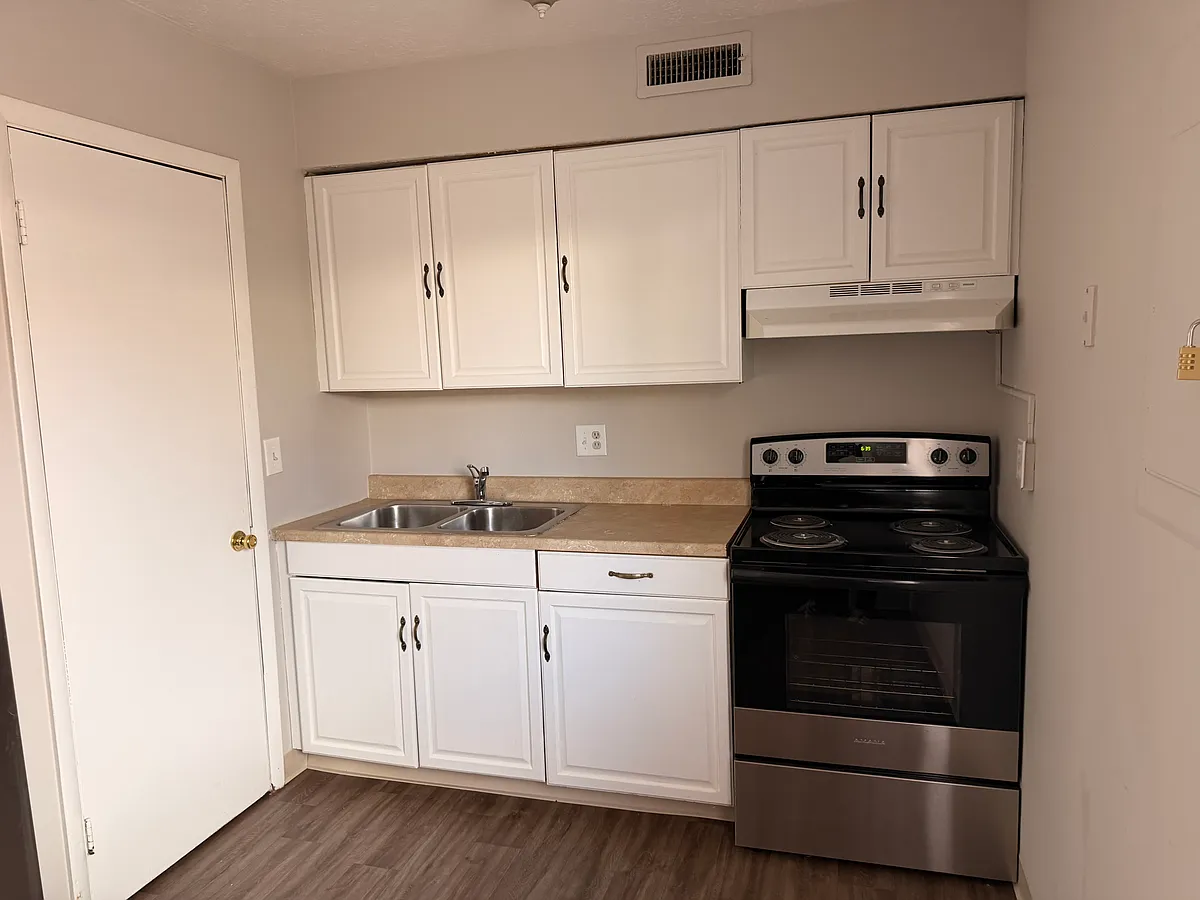 Building Photo - 2667 Medary Ave #2667