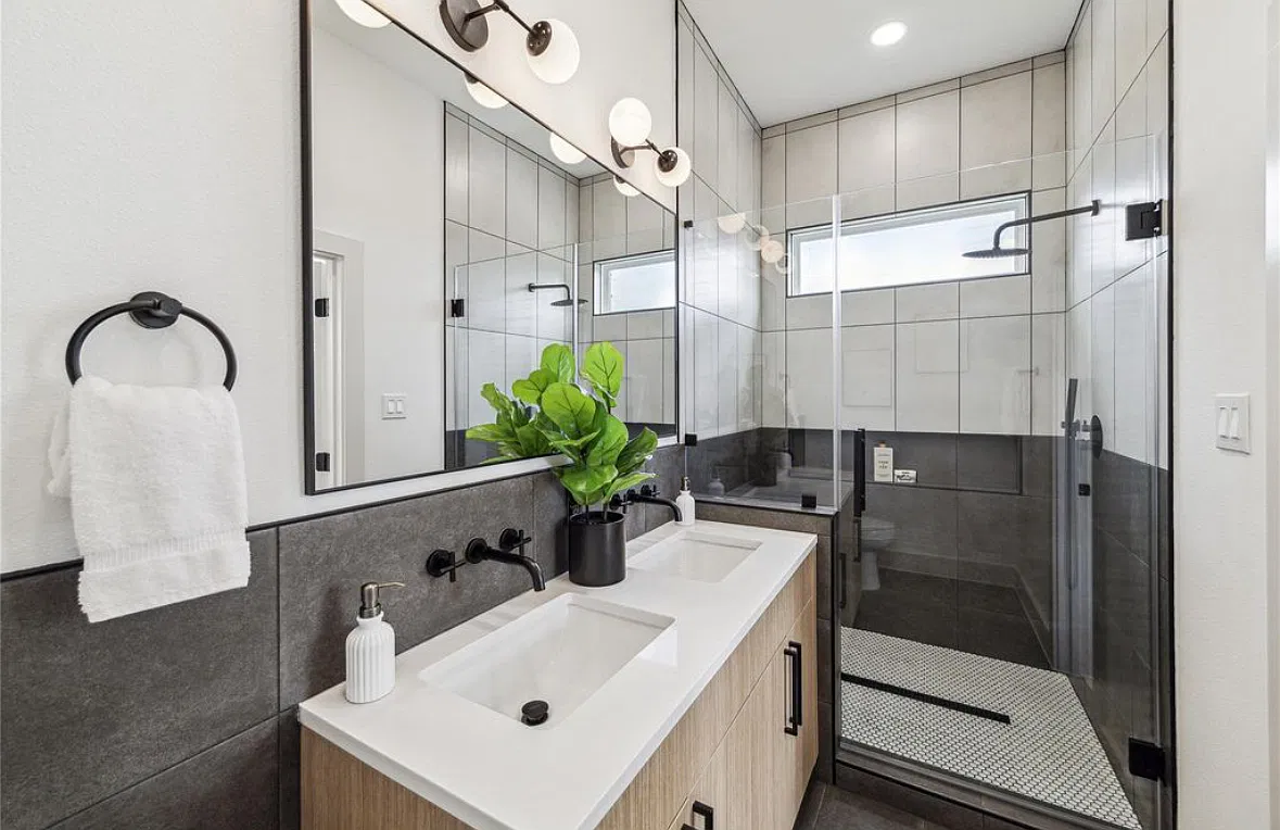 3 bed, 1200 sqft, $1,800 — Photo 3