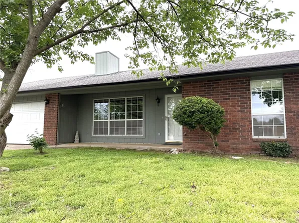 1105 N Cardinal Dr, Rogers, AR 72756